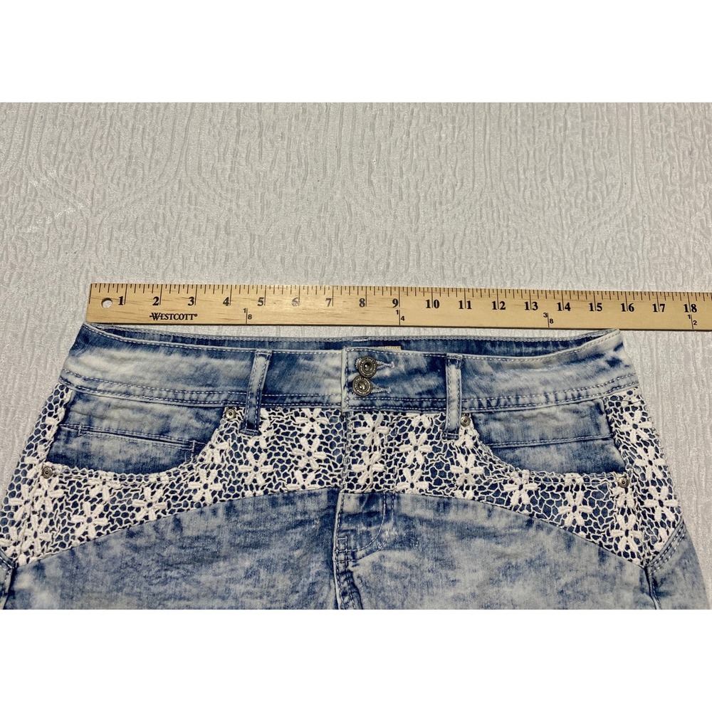 lei Ashley Shorts Juniors 9 Denim Blue Acid Wash Crochet Lace Trim Frayed Hem - Picture 6 of 10